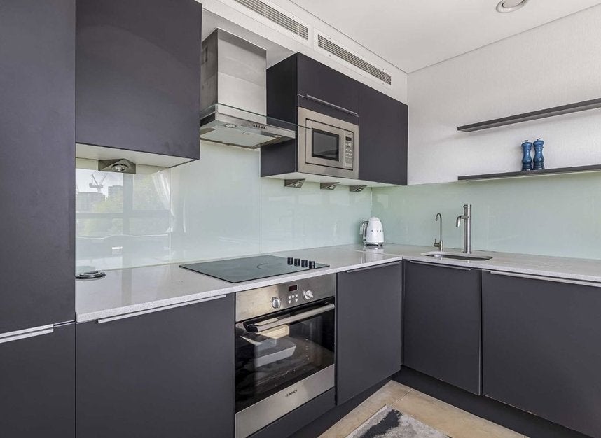 Flat Prince of Wales Road in Greater London