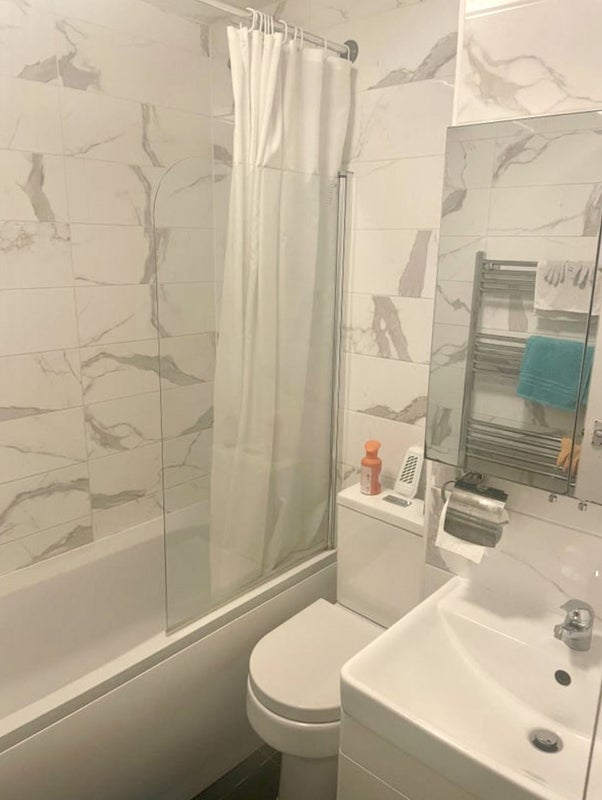Flat Aubrey Moore Point in Greater London