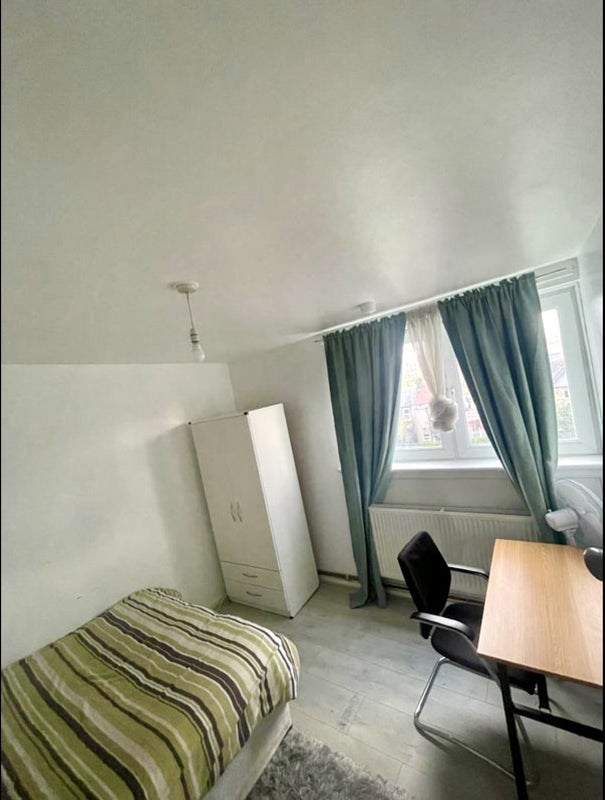 Flat Aubrey Moore Point in Greater London