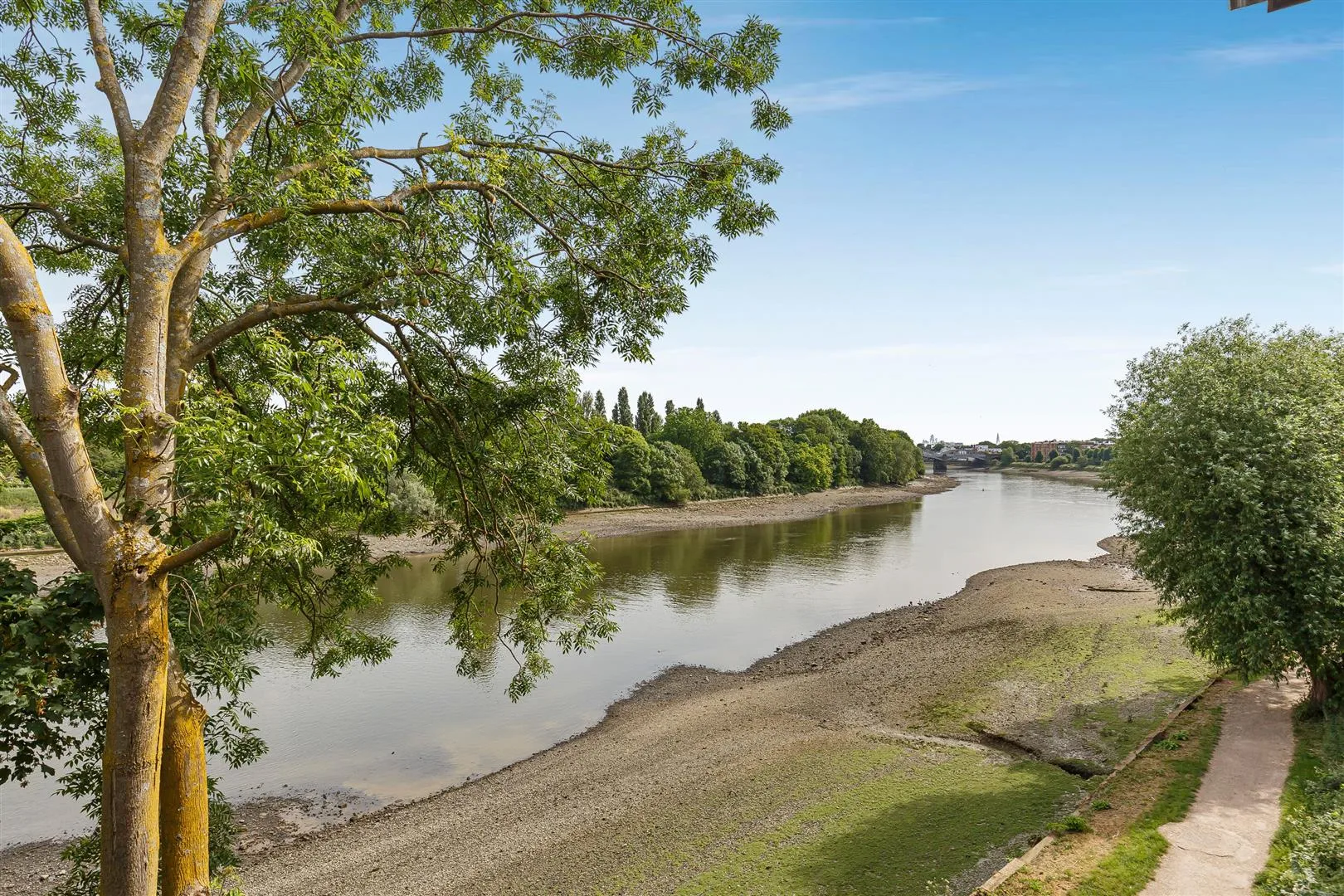 Flat Mortlake High Street in Greater London