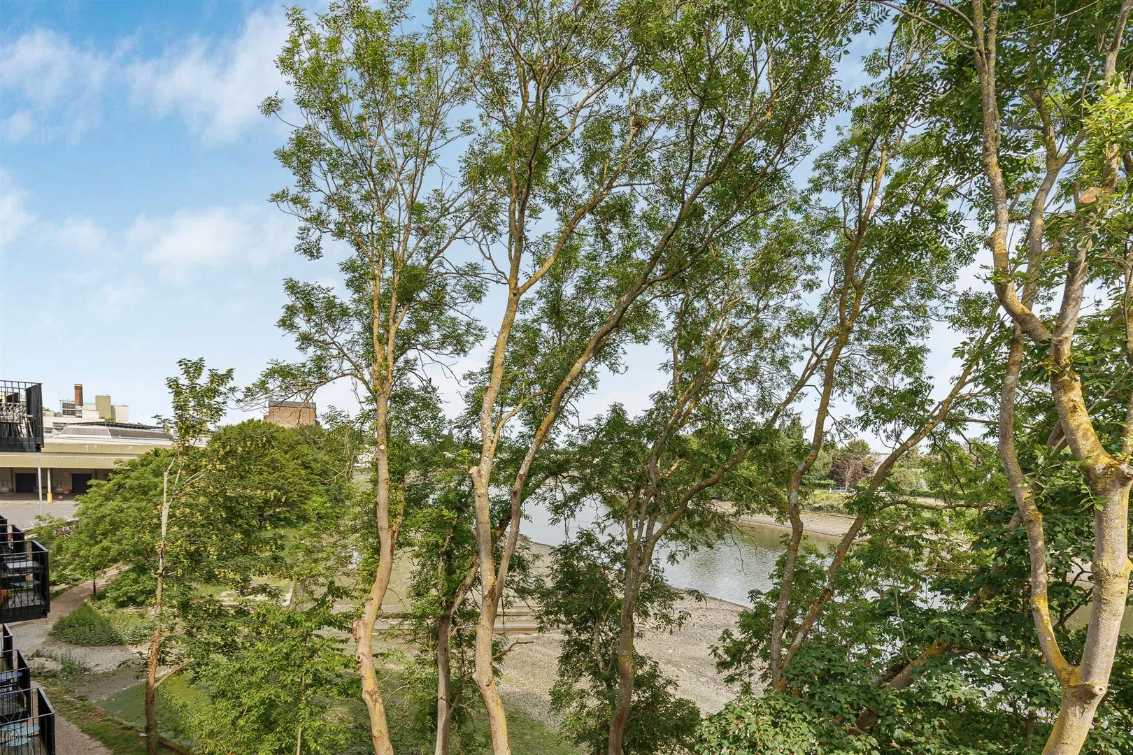 Flat Mortlake High Street in Greater London