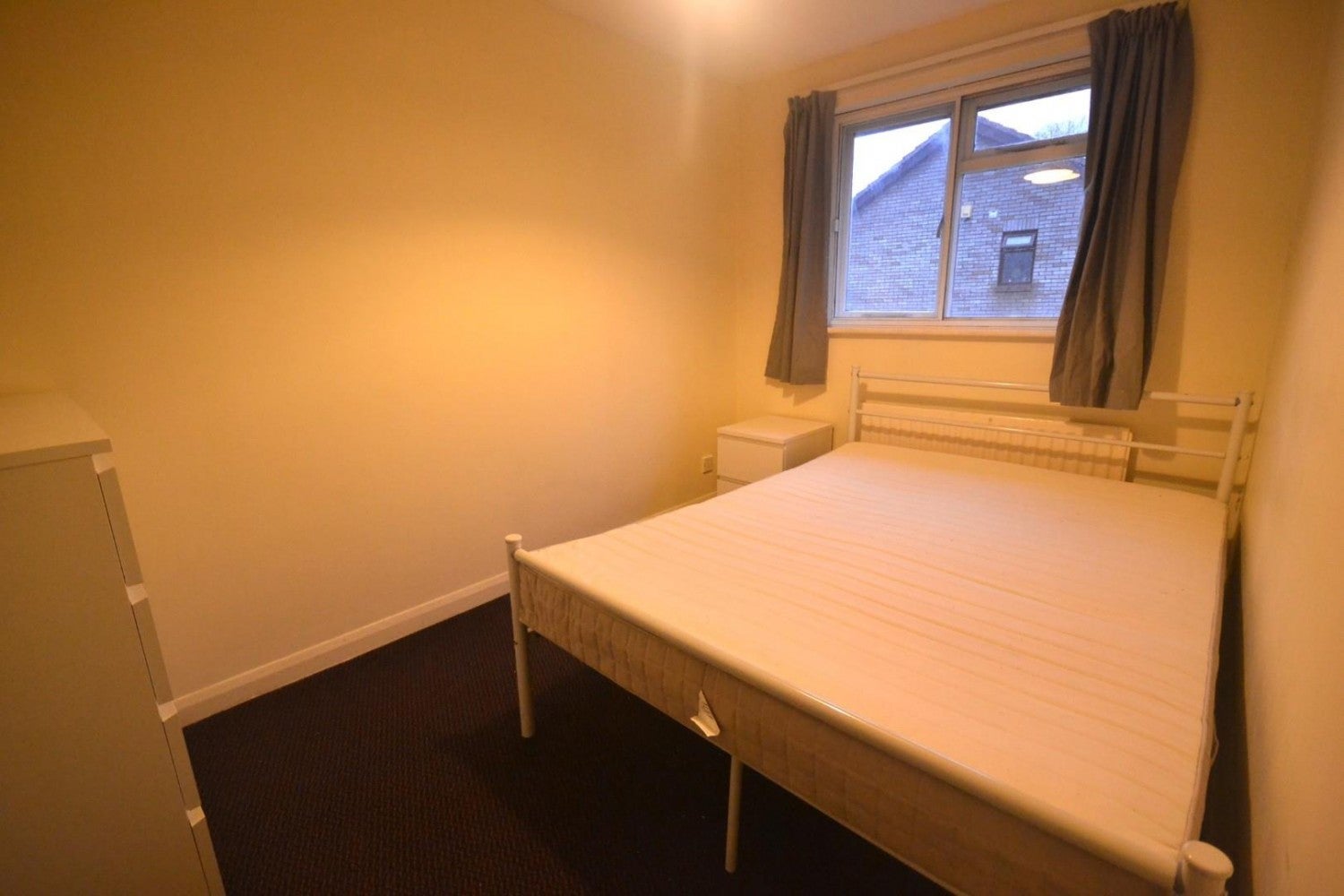 House Stockbury Close in Reading