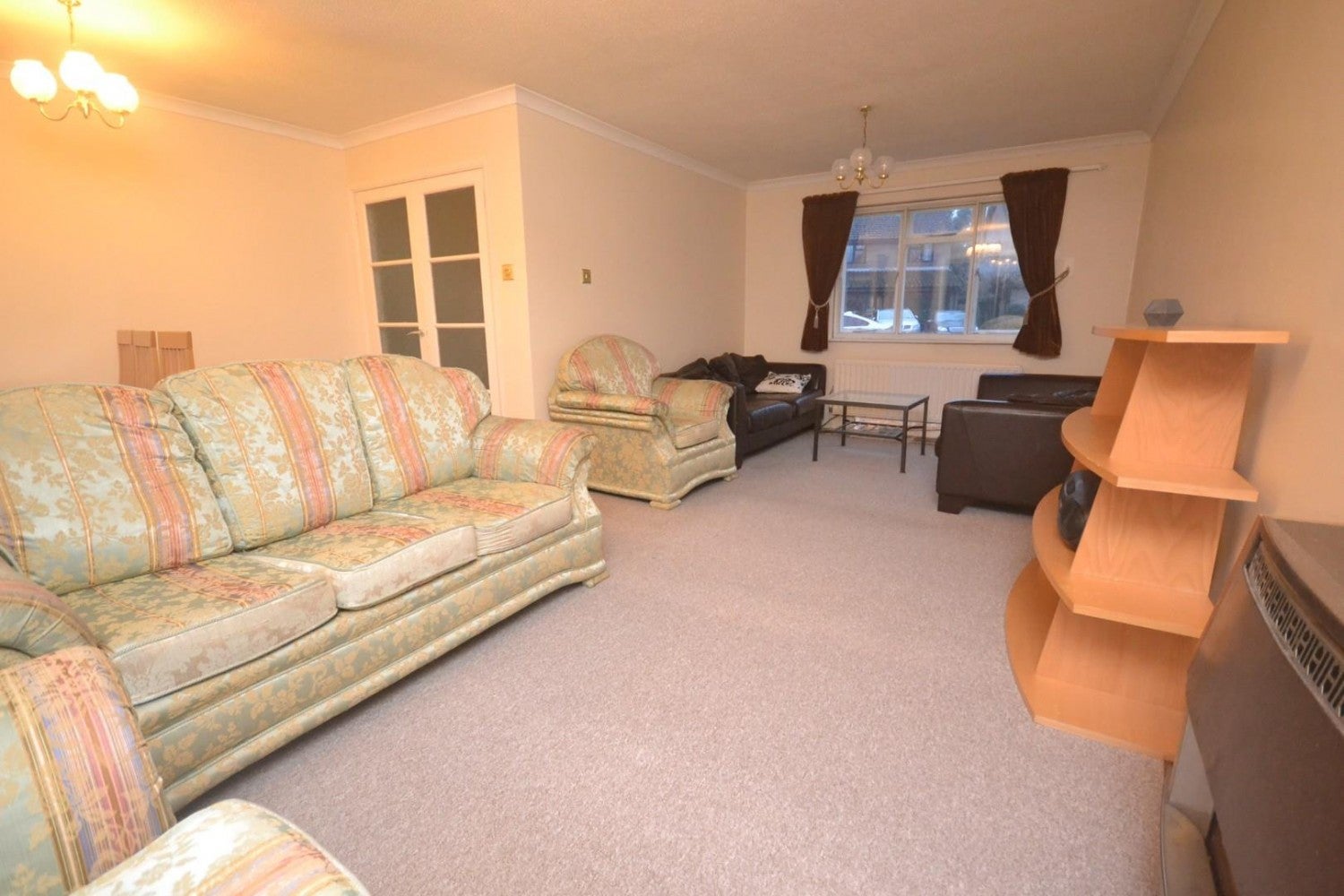 House Stockbury Close in Reading