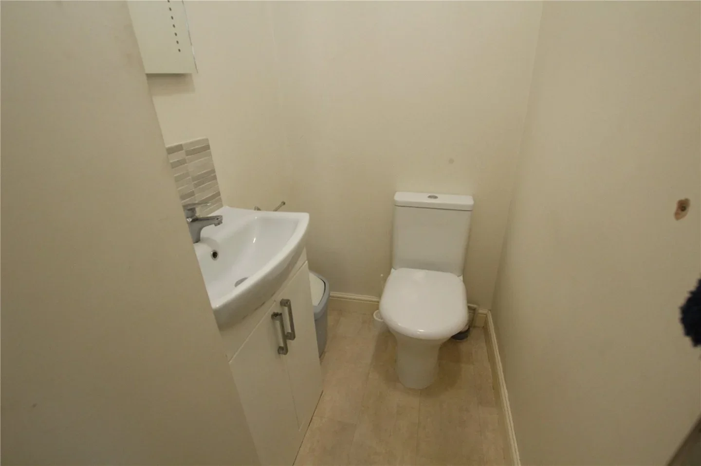 Room Beatrice Street in Swindon