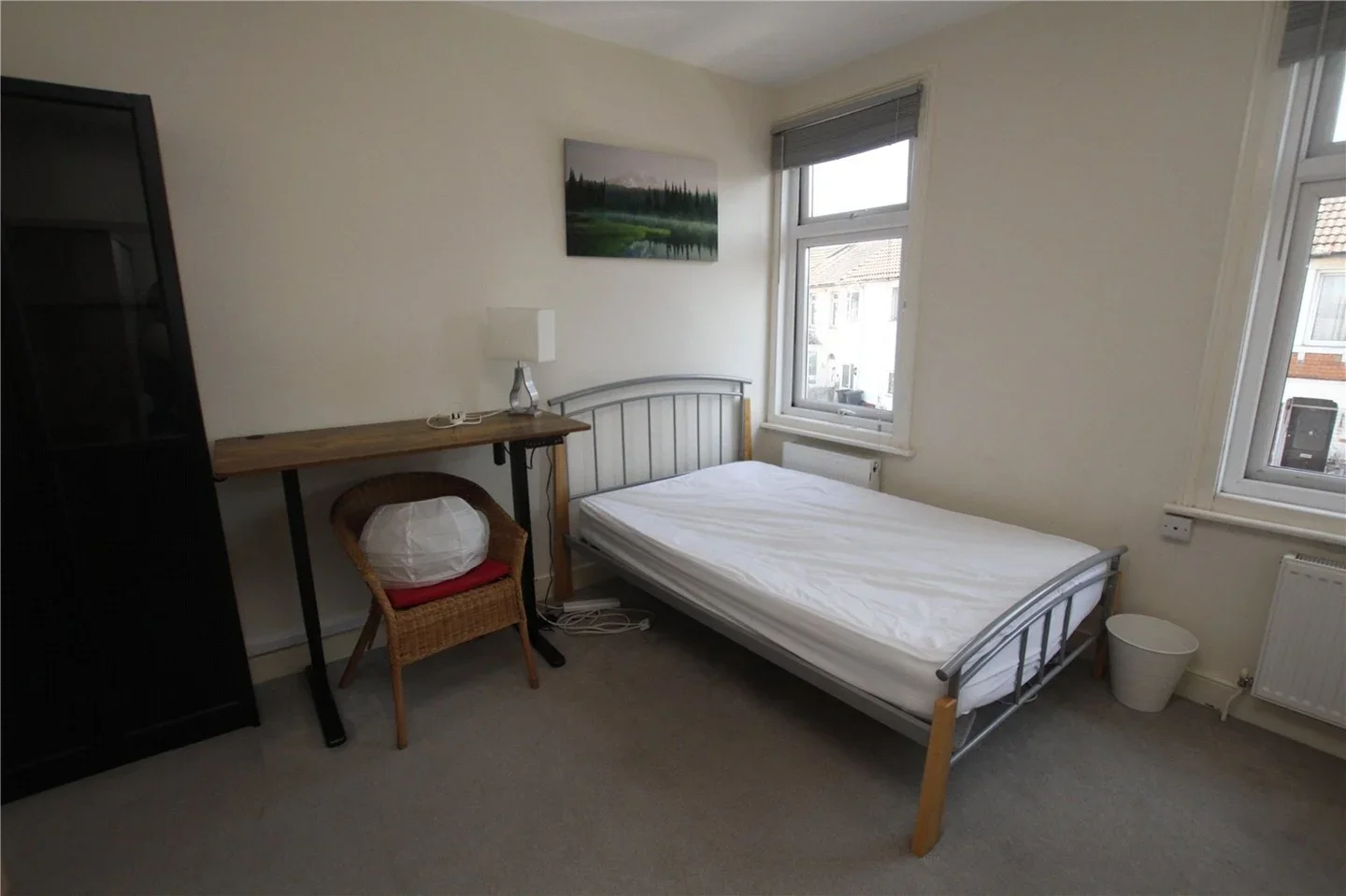 Room Beatrice Street in Swindon