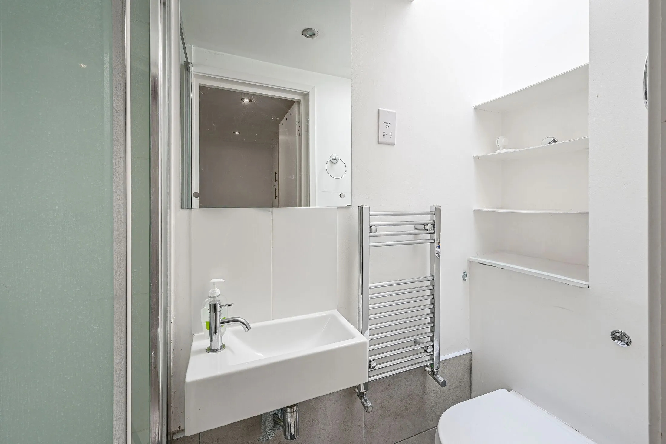Flat Cornwall Gardens in Greater London