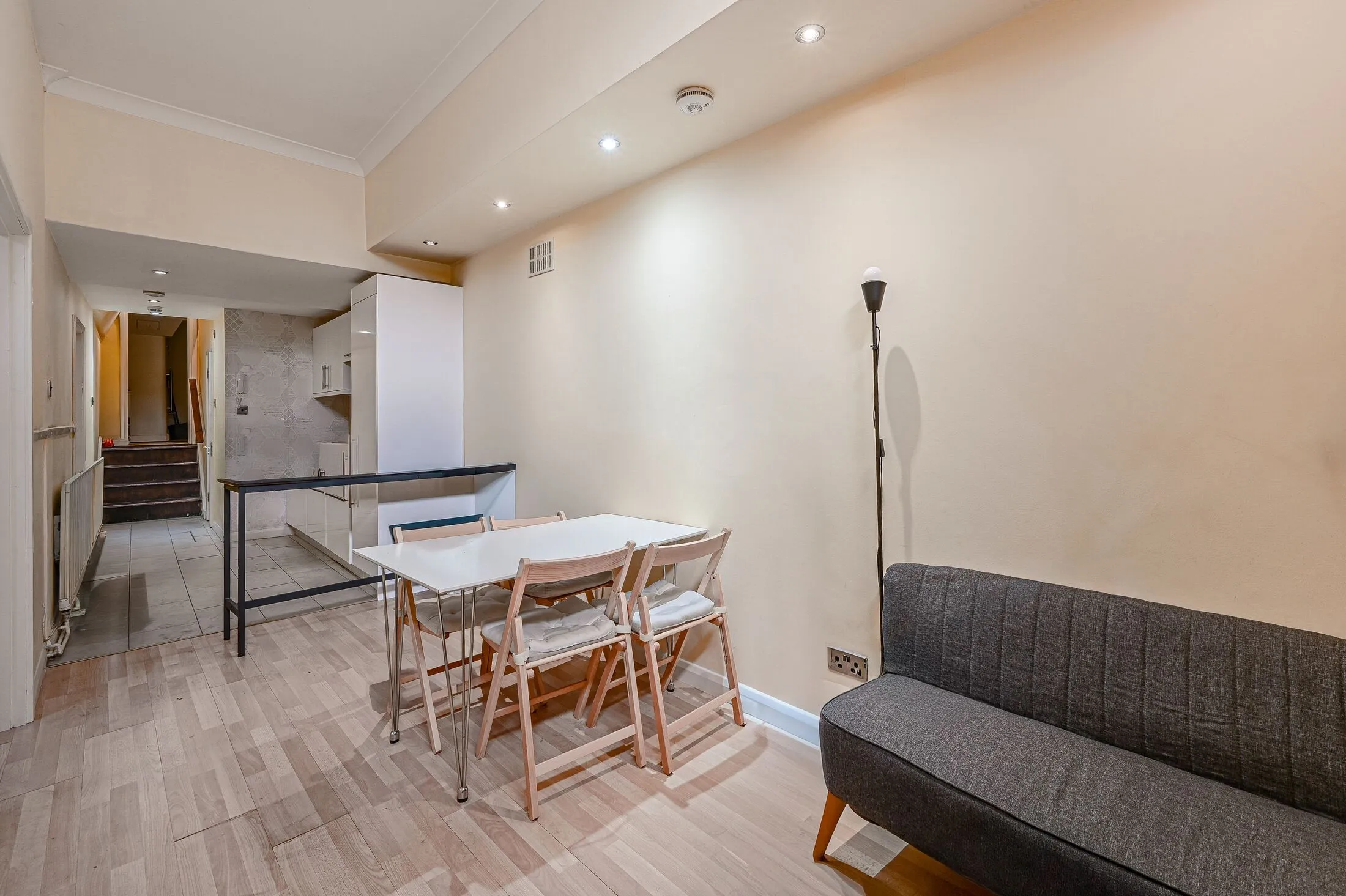 Flat Cornwall Gardens in Greater London