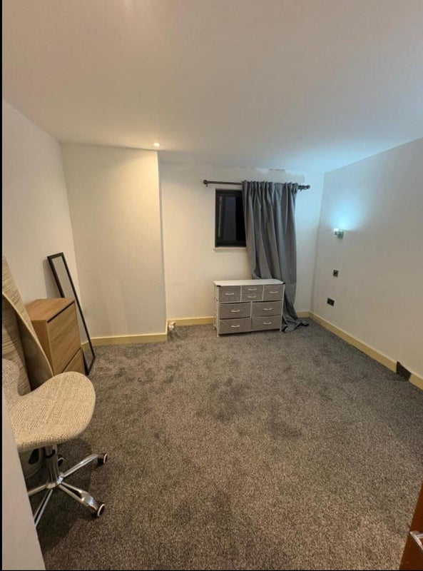 Room Isaac Way in Manchester