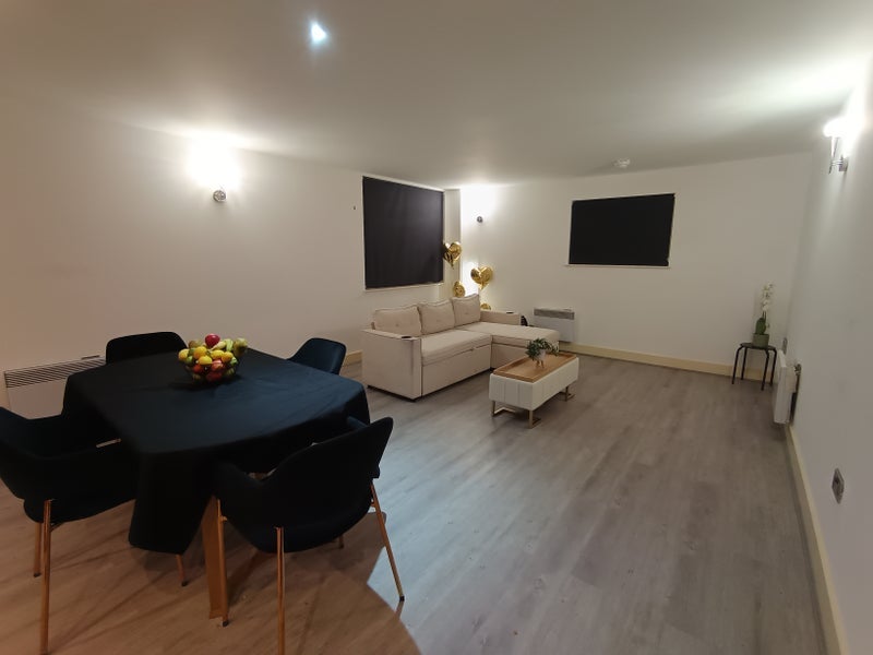 Room Isaac Way in Manchester
