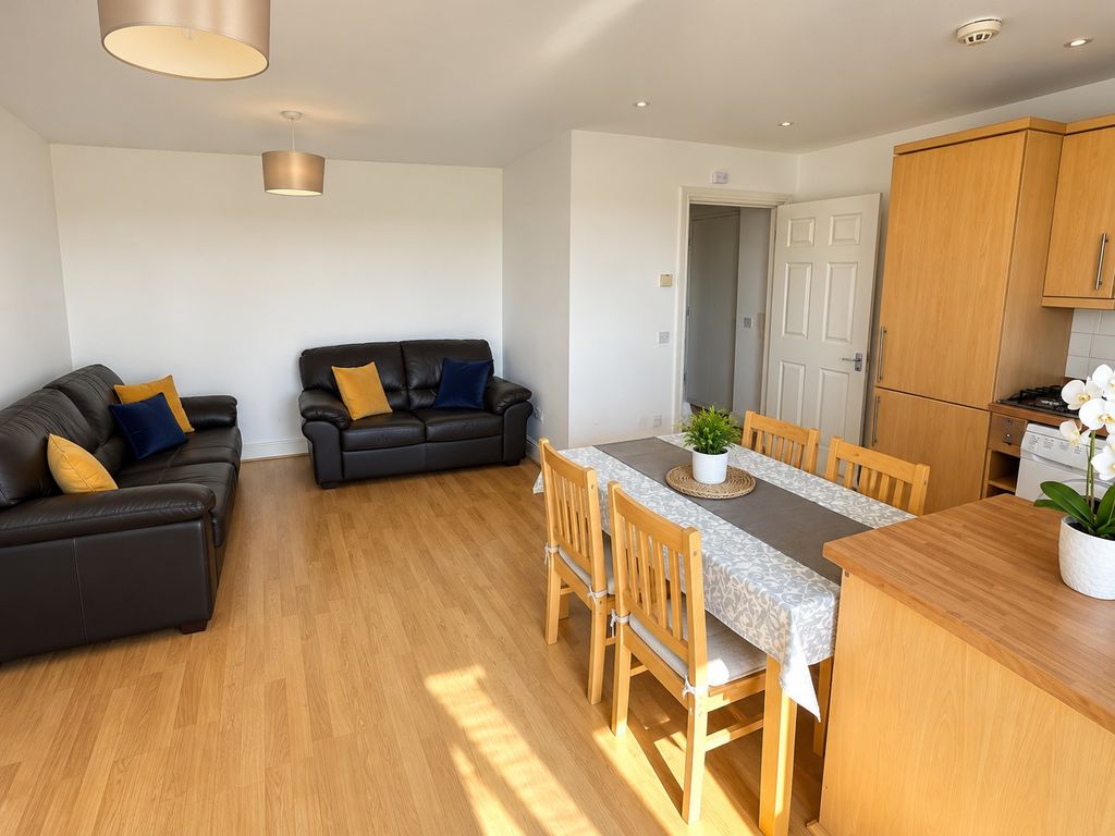 Flat Cedar Avenue in Greater London