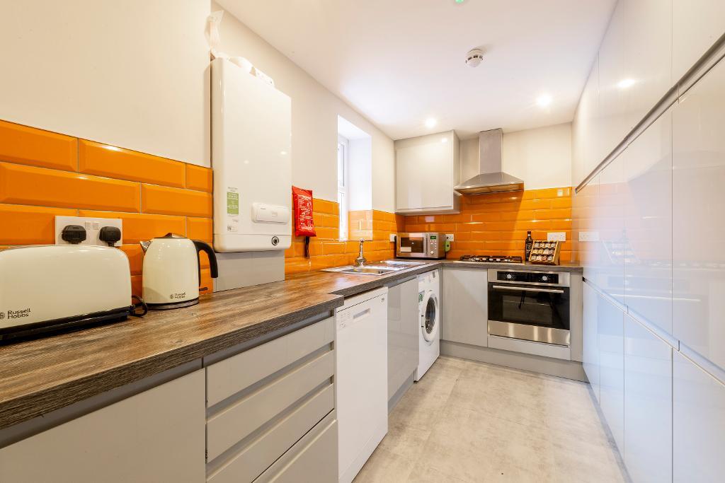 Room St Ives Road in Manchester