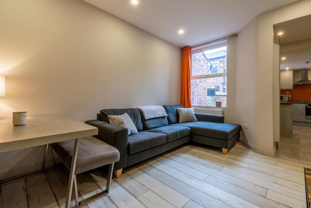Room St Ives Road in Manchester