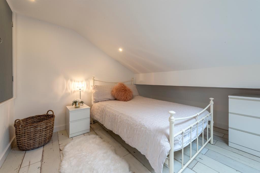 Room St Ives Road in Manchester