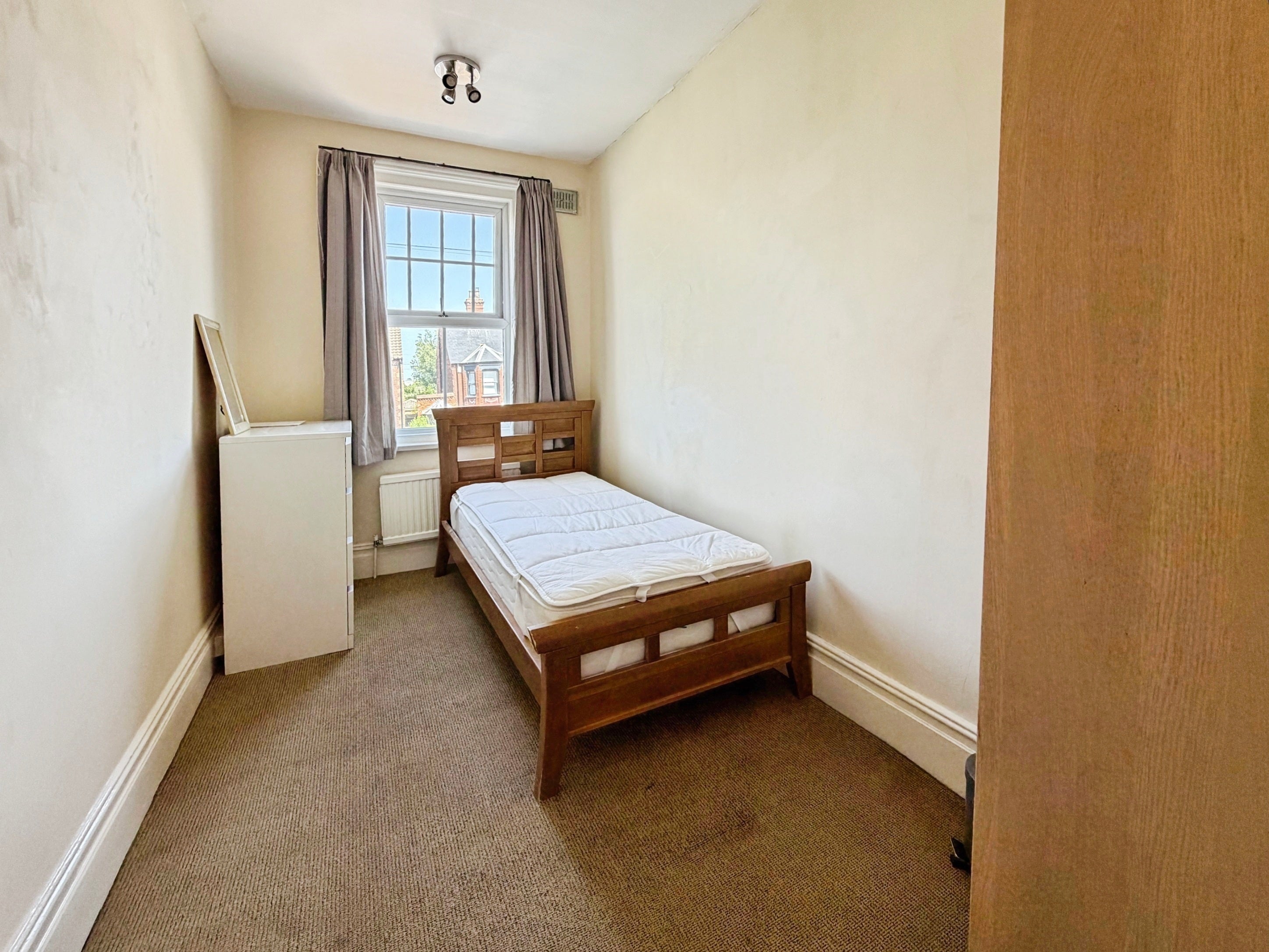 Room King George V Avenue in King's Lynn and West Norfolk