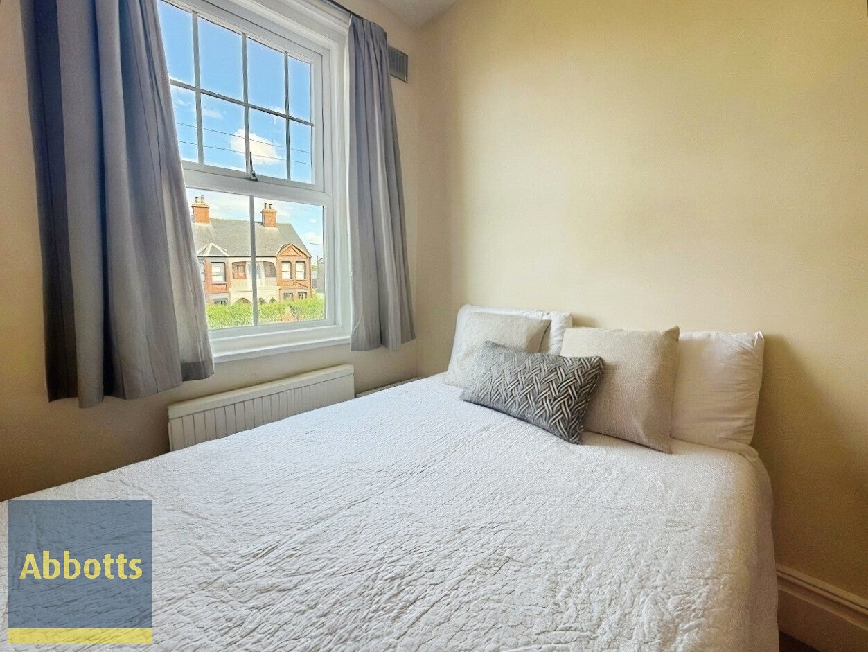 Room King George V Avenue in King's Lynn and West Norfolk