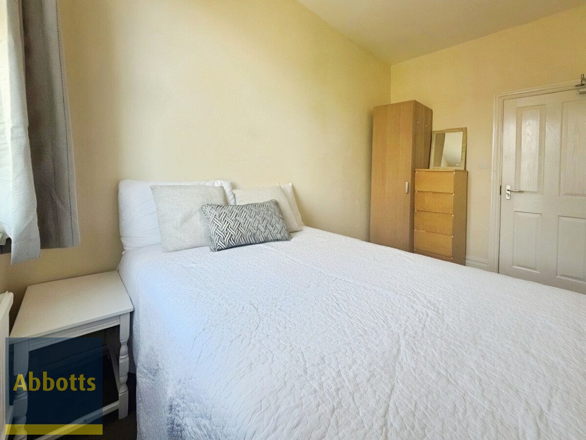 Room King George V Avenue in King's Lynn and West Norfolk