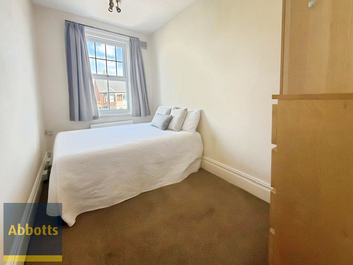 Room King George V Avenue in King's Lynn and West Norfolk