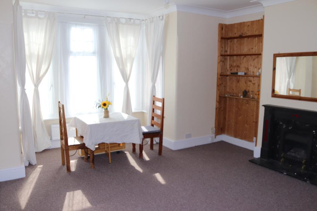 Flat Clarendon Gardens in Greater London