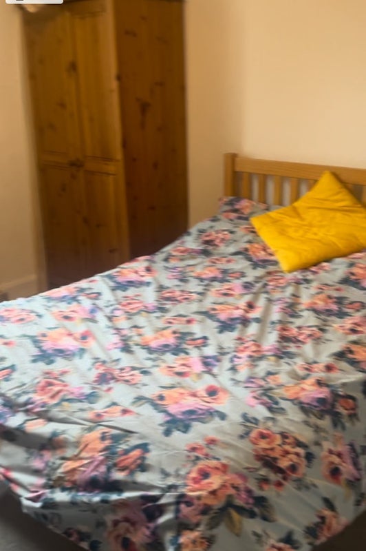 Room Burnside Road in Uphall