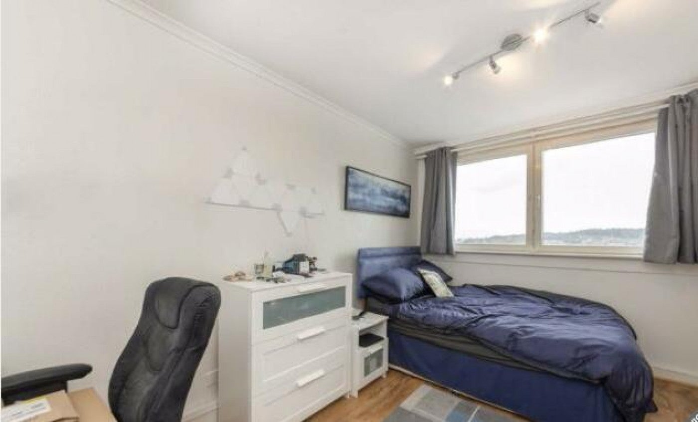 Flat Glyndon Road in Greater London