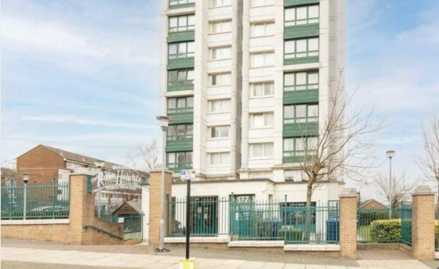 Flat Glyndon Road in Greater London