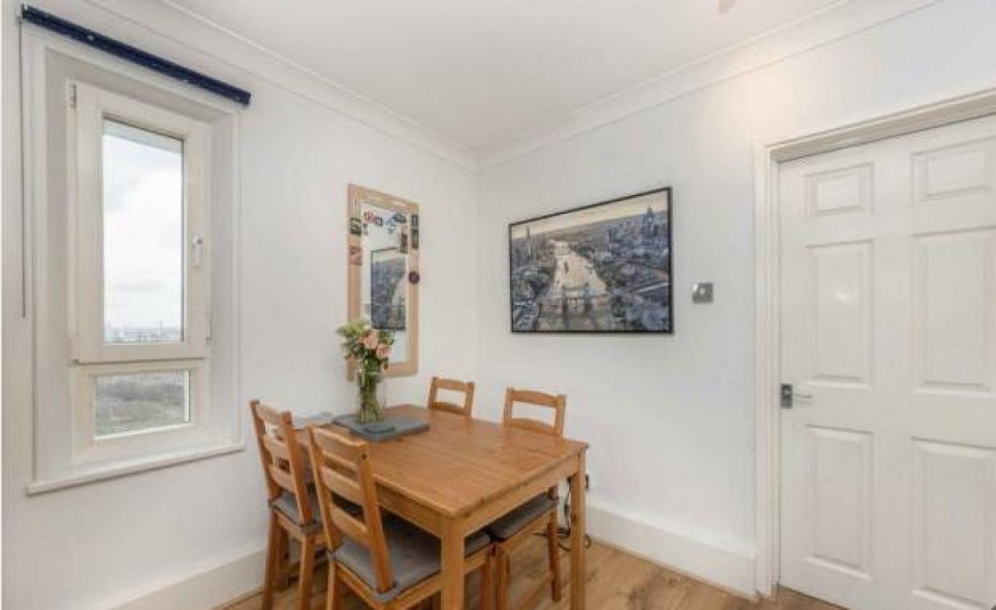 Flat Glyndon Road in Greater London