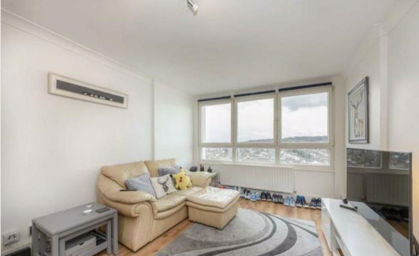 Flat Glyndon Road in Greater London