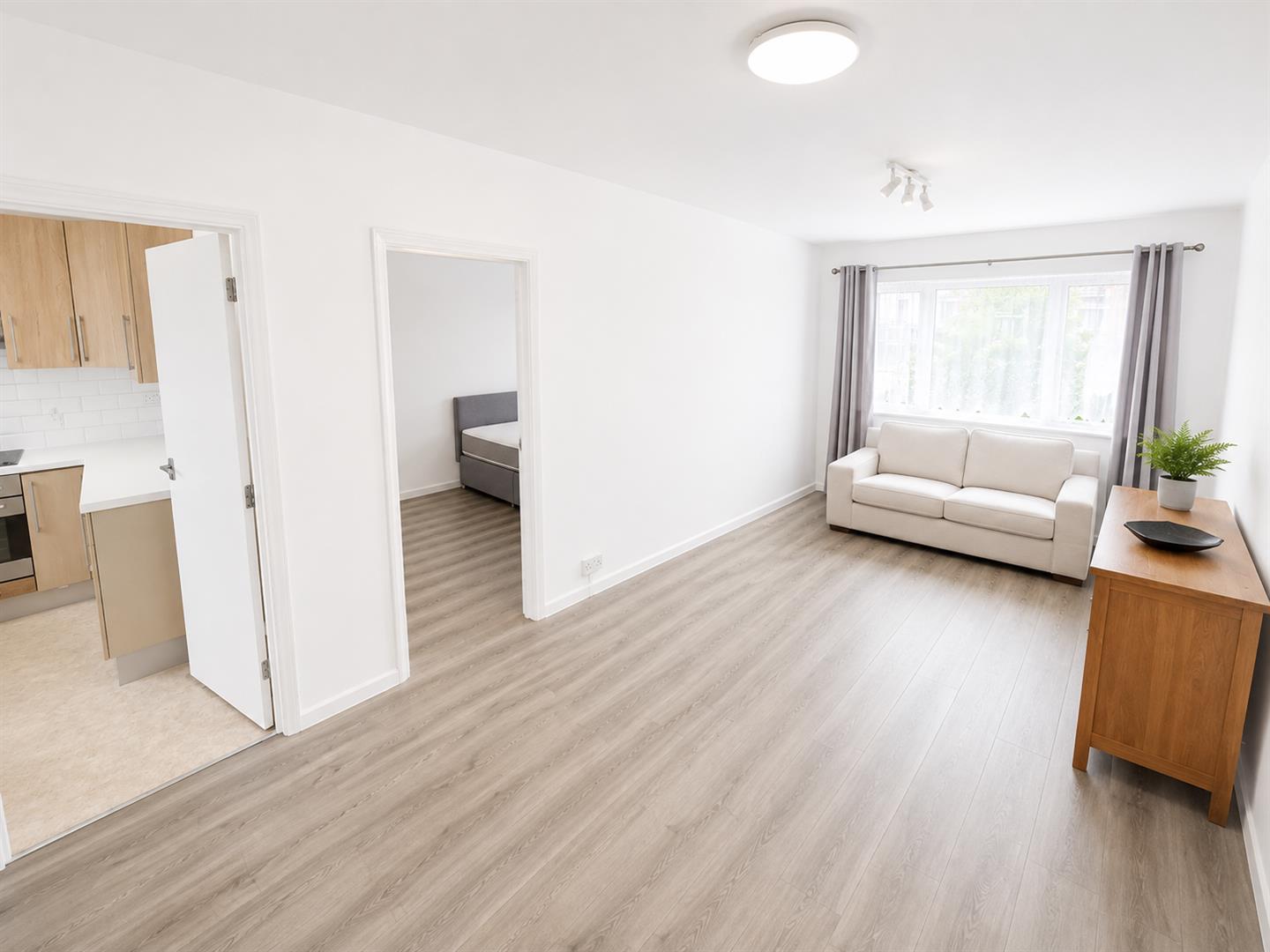 Flat The Retreat in Grays