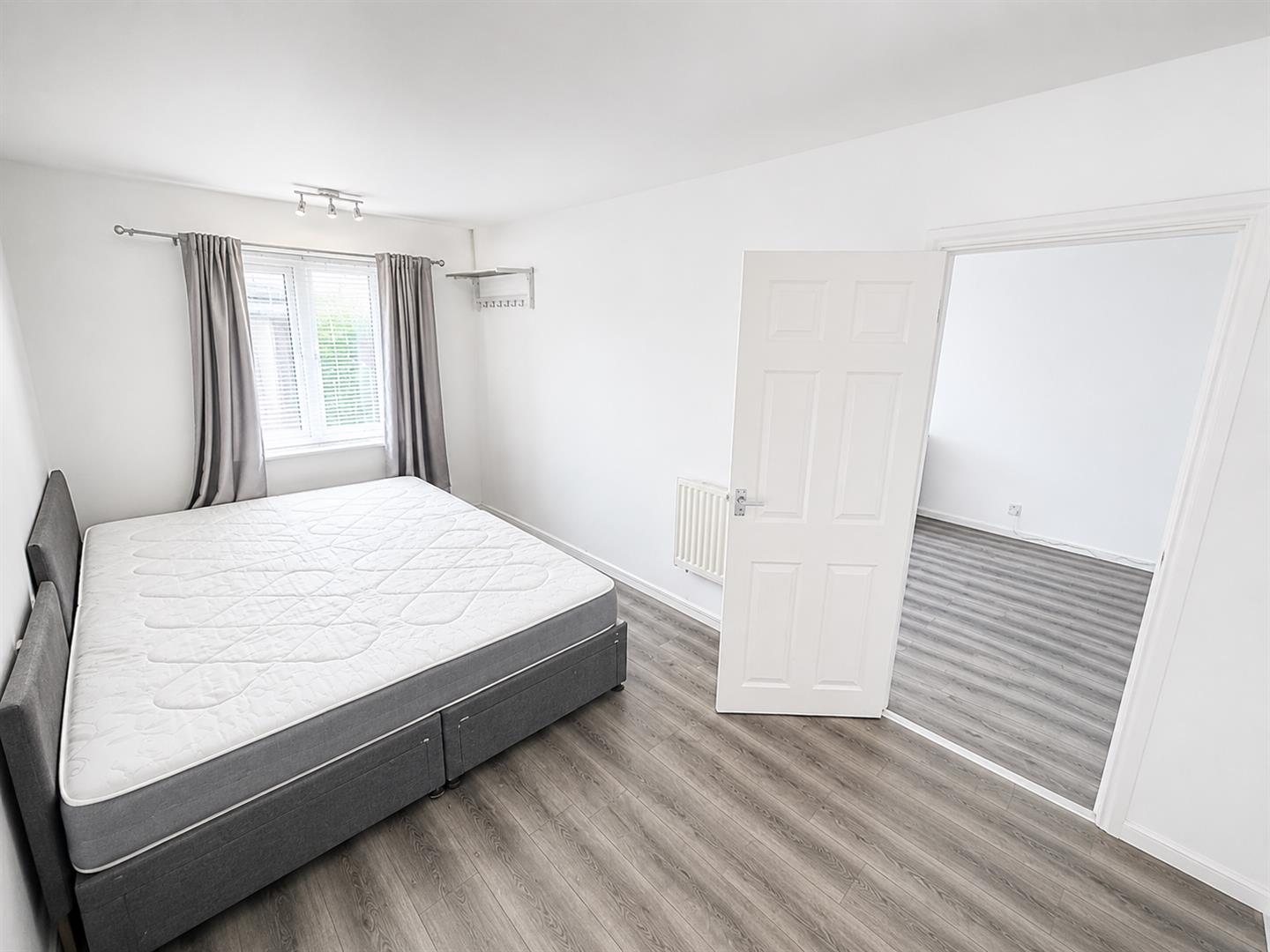 Flat The Retreat in Grays