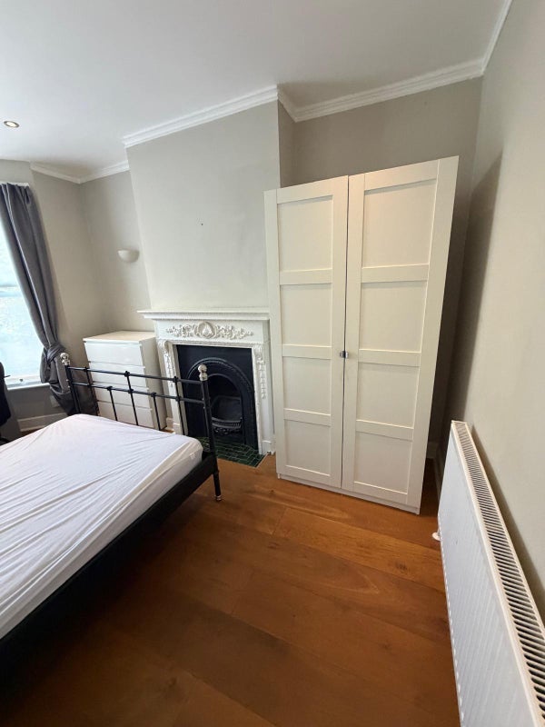Room Links Road in Greater London