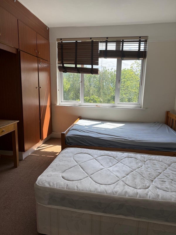 Room Woodcombe Crescent in Greater London
