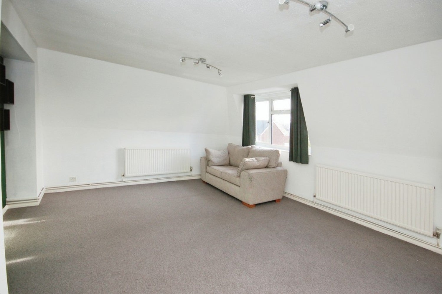 Flat Mutton Hall Hill in Wealden