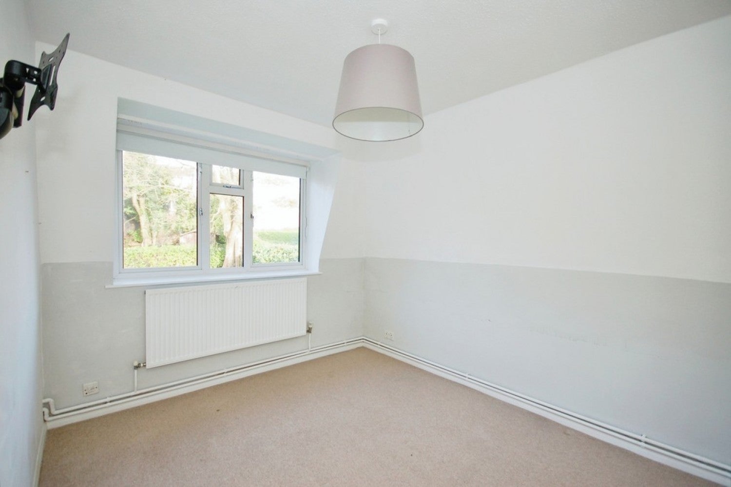 Flat Mutton Hall Hill in Wealden