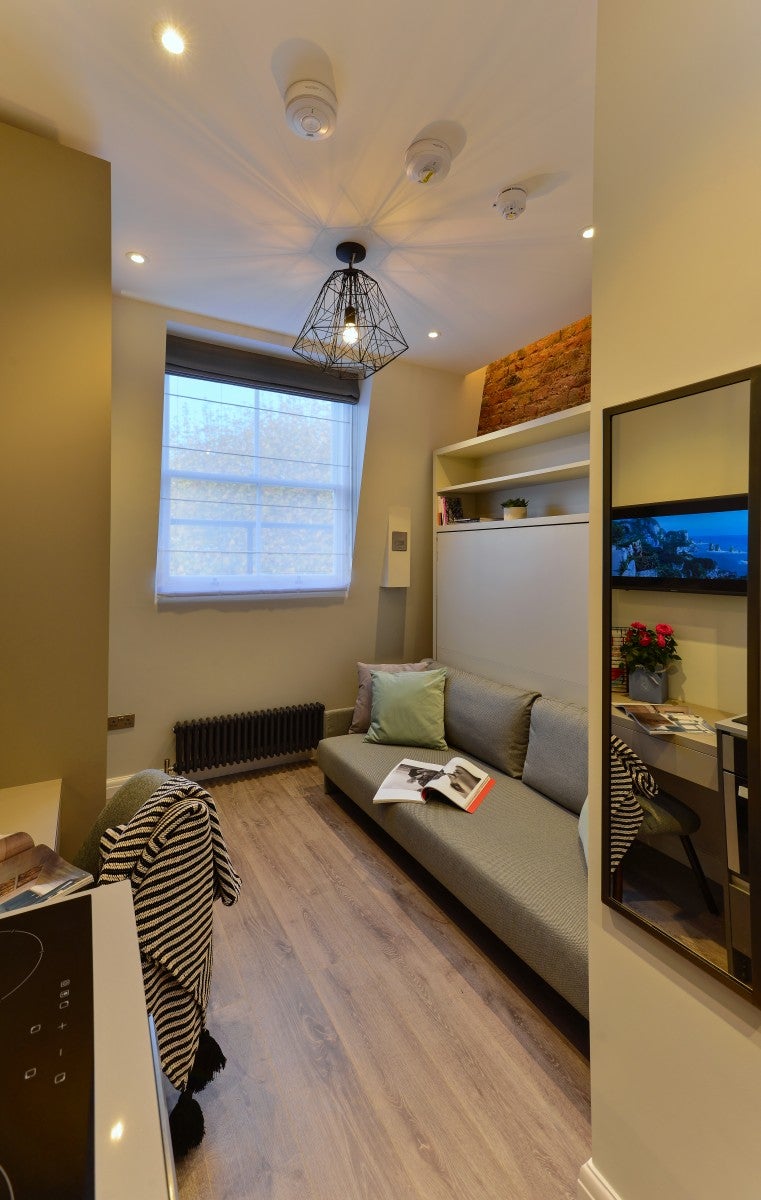 Flat Linden Gardens in Greater London