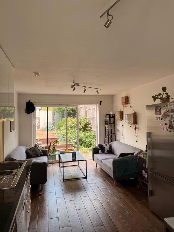 Room Copenhagen Street in Greater London