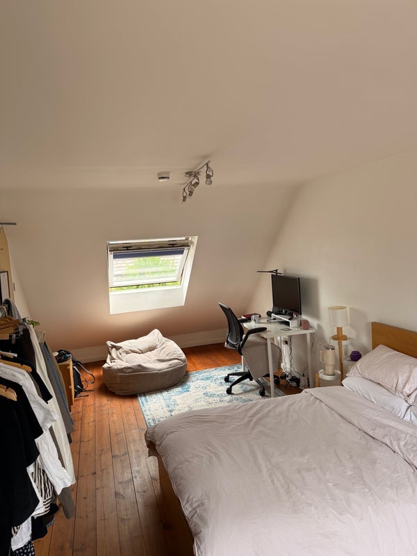 Room Copenhagen Street in Greater London