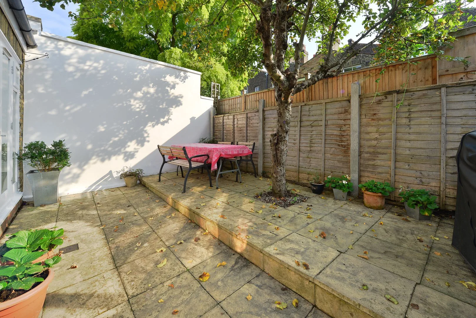 Flat Blackstock Road in Greater London