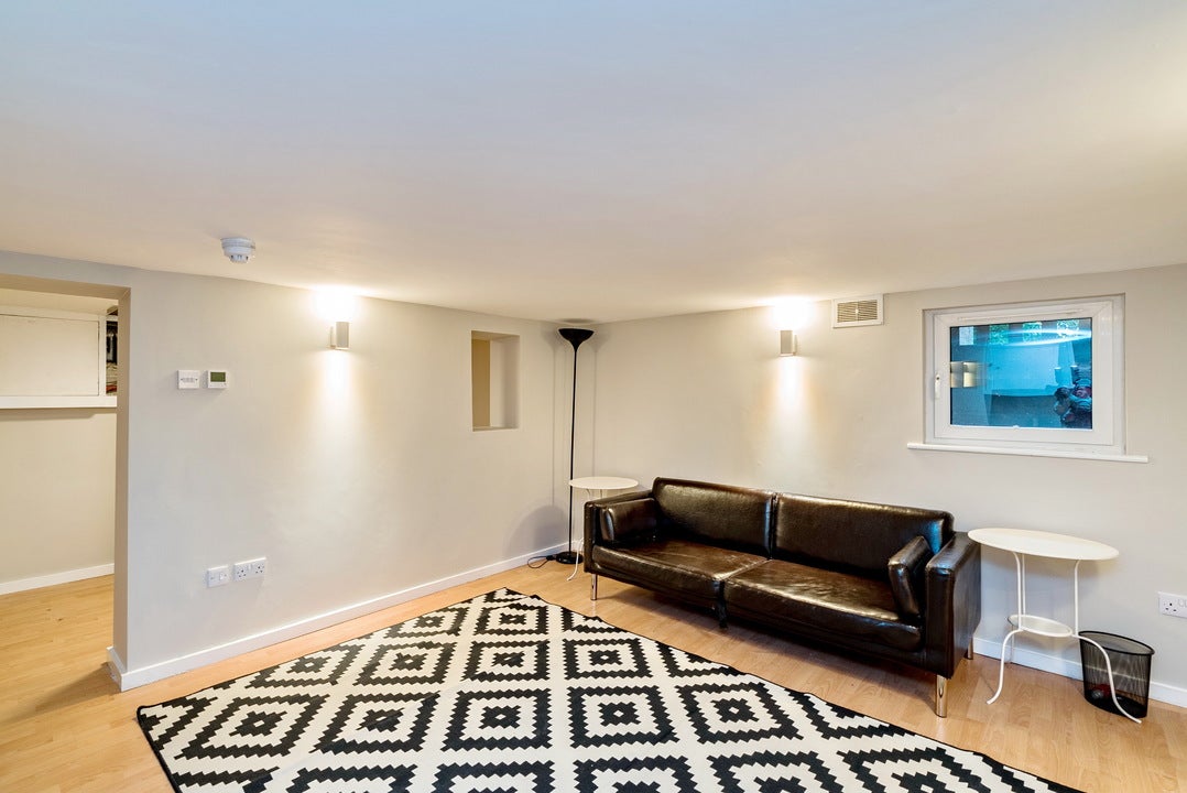 Flat Amersham Hill in High Wycombe