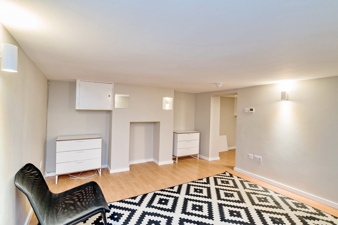 Flat Amersham Hill in High Wycombe