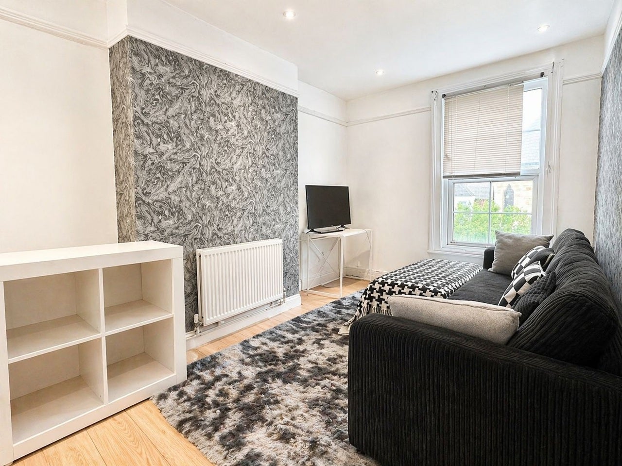 Flat Albert Road in Greater London