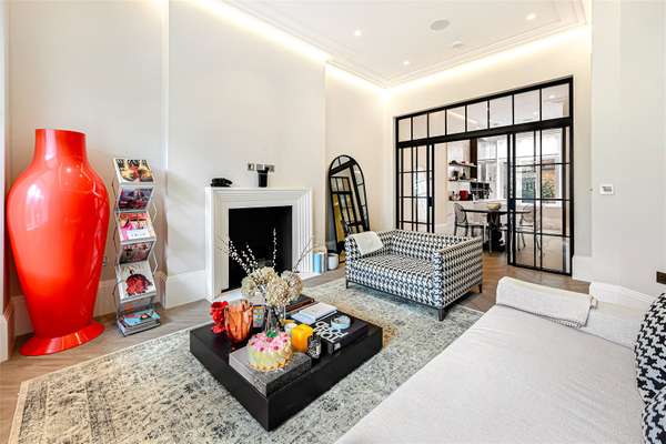 Flat Ovington Square in Greater London