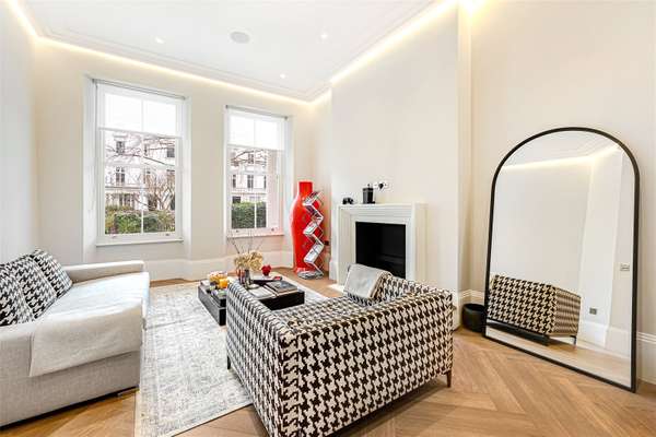 Flat Ovington Square in Greater London