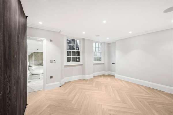 Flat Ovington Square in Greater London