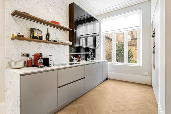 Flat Ovington Square in Greater London