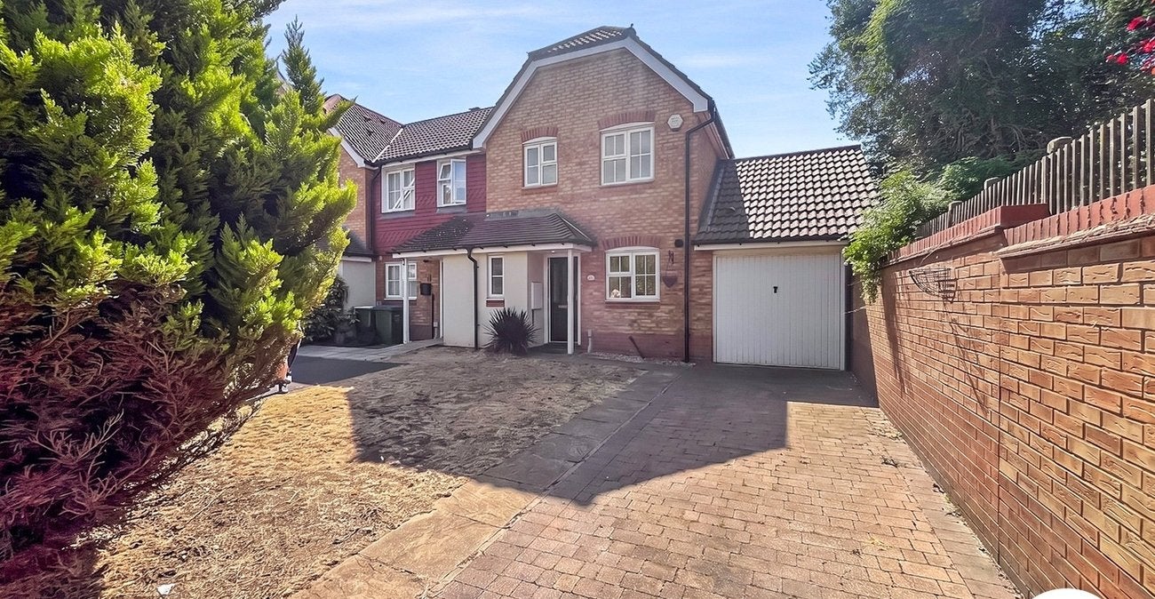 House Alfriston Close in Greater London