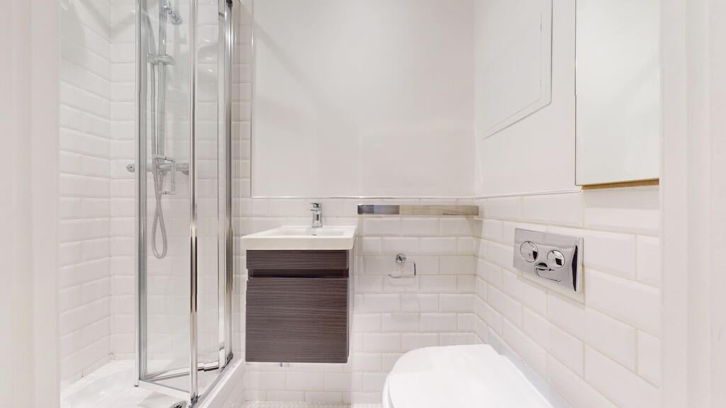 Flat Draycott Avenue in Greater London