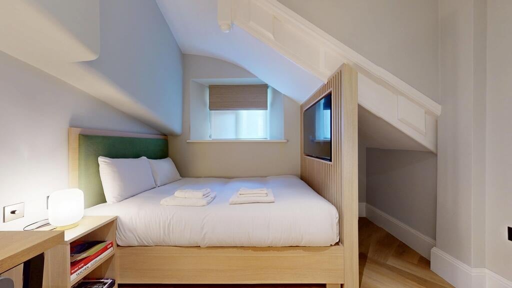 Flat Draycott Avenue in Greater London