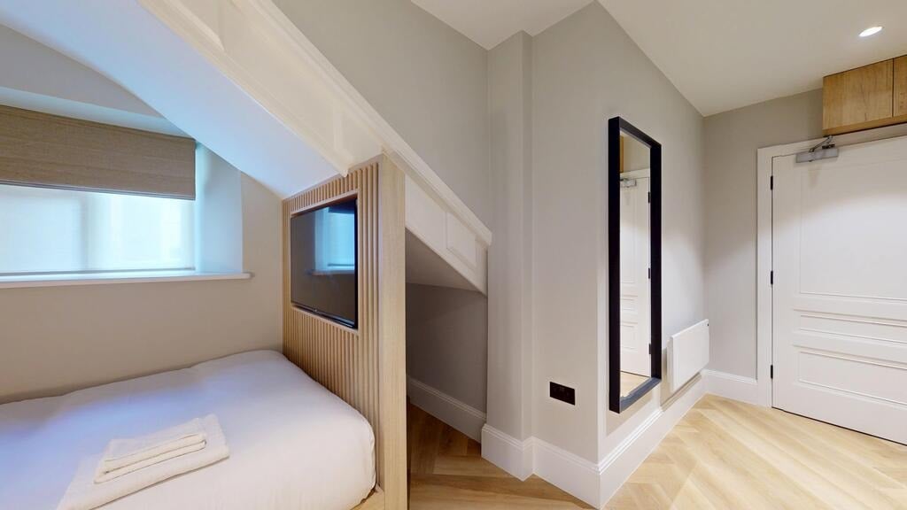 Flat Draycott Avenue in Greater London