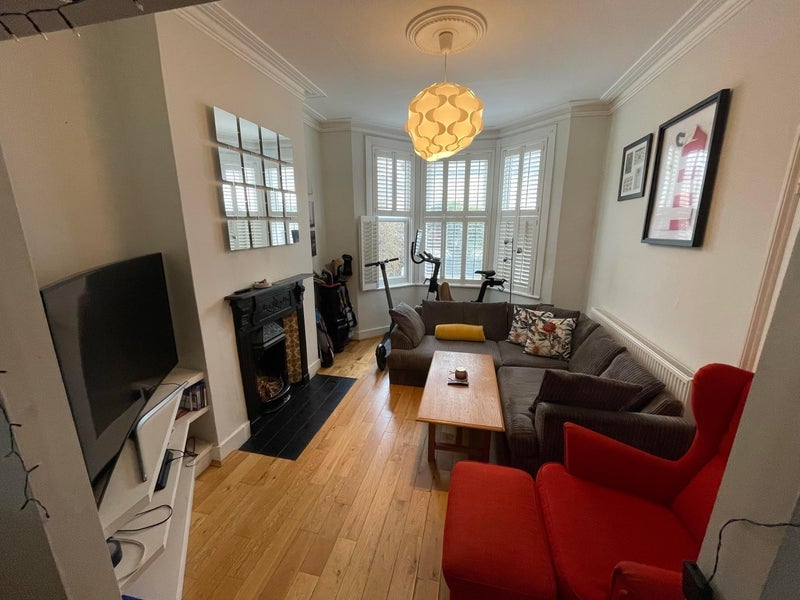 Room Burntwood Lane in Greater London