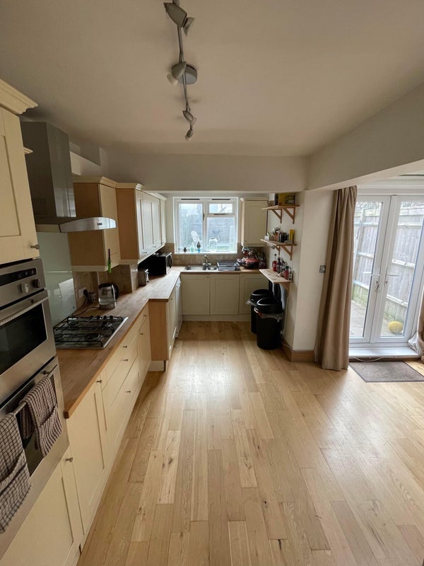 Room Burntwood Lane in Greater London